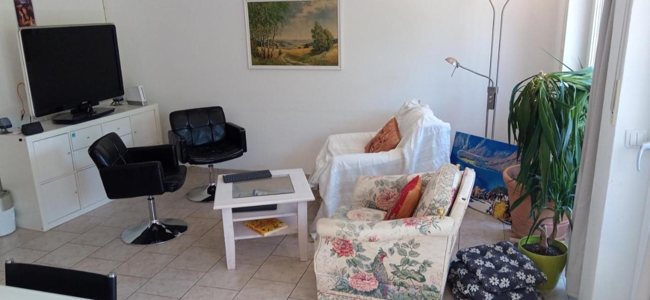 Grosses Zimmer Bad Kueche Wohnzimmer Terasse Garten Zentral Ruhig Landsberg am Lech Eksteriør billede